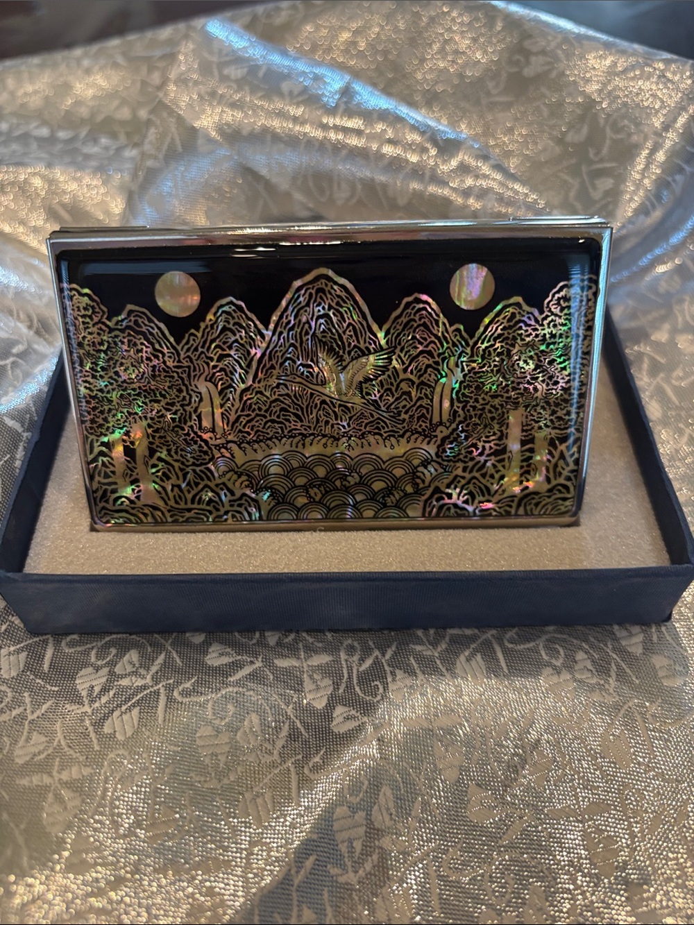 Black Mother-of-Pearl Inlay Card Case with Scenic Crane Motif